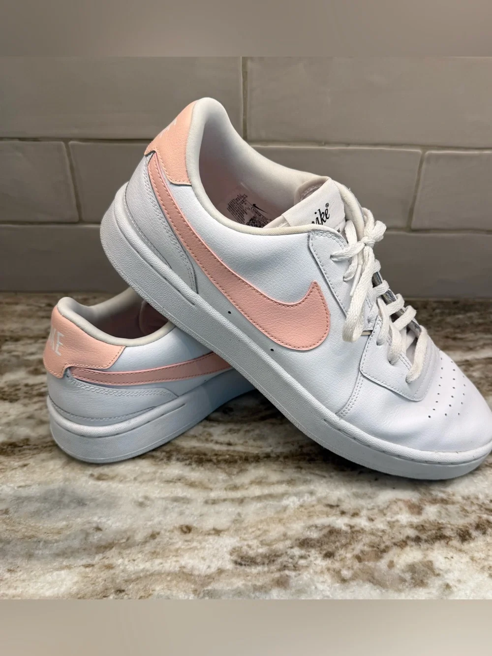 Nike Court Blanc Women’s Size 12 White Pink Athletic Shoes Sneakers CI0808-102